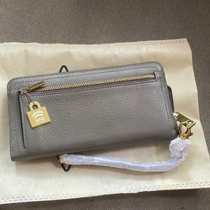Fossil Logan Zip RFID Wristlet